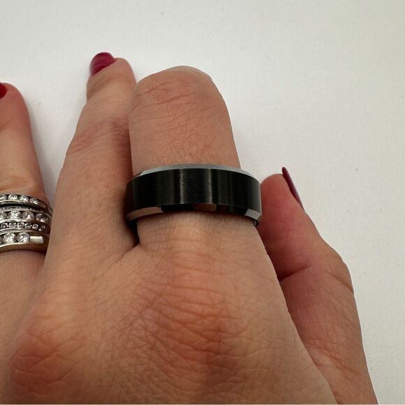 Men’s size 11 gunmetal black tungsten ring band - Picture 2 of 6